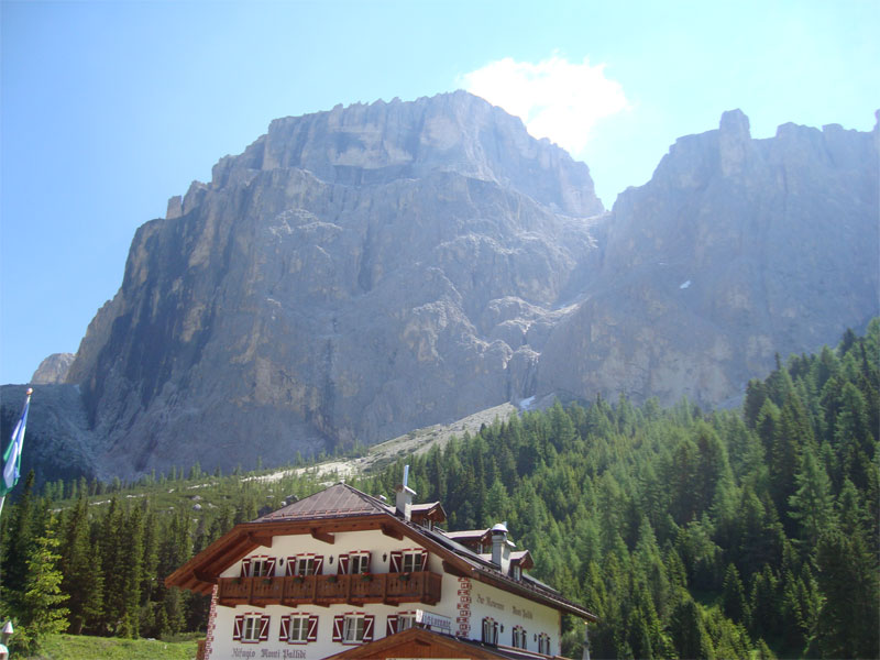 gal/2010/07 - Sella Ronda Bike Day 2010/05 - SellaRonda_Bike_Day/04 - L_affascinante e duro Passo Sella/1verso-il-sella_02.jpg